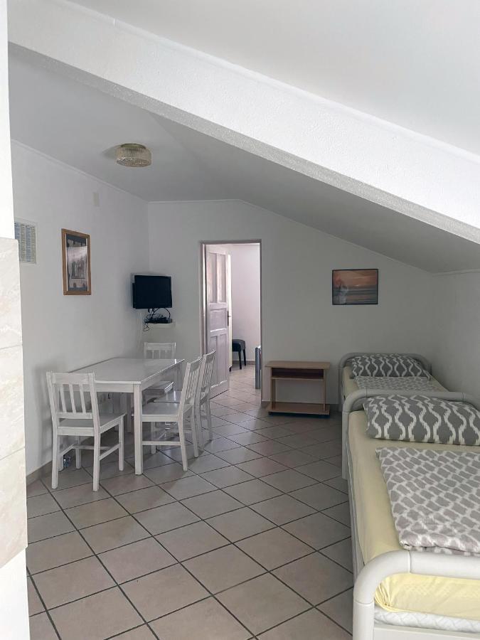 Apartment Anic Karlobag Luaran gambar