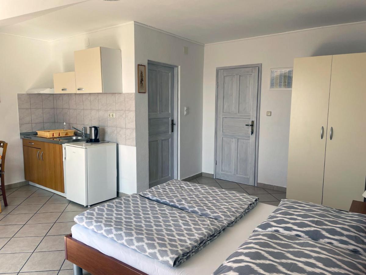 Apartment Anic Karlobag Luaran gambar