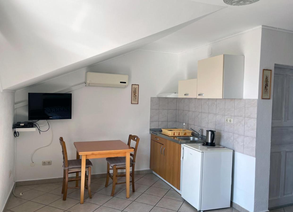 Apartment Anic Karlobag Luaran gambar
