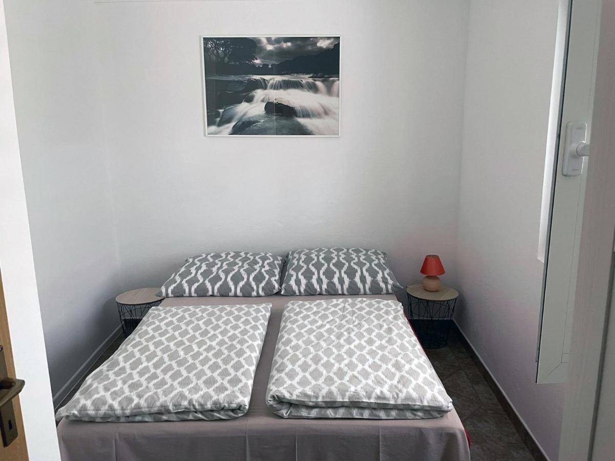 Apartment Anic Karlobag Luaran gambar